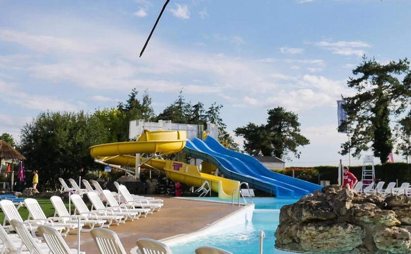 Piscine avec toboggan dans le Loir et Cher